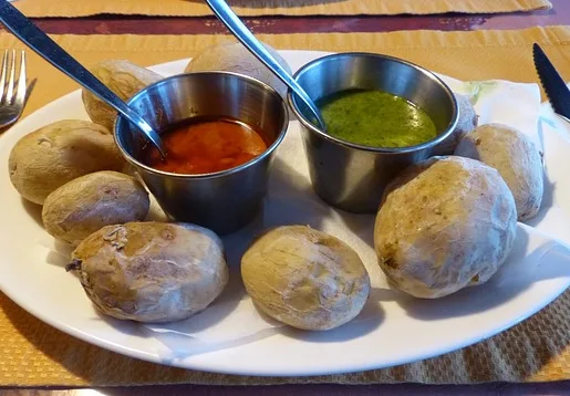 Uno de los entrantes más típicos de la Palma son sus mojos, con papas arrugadas.