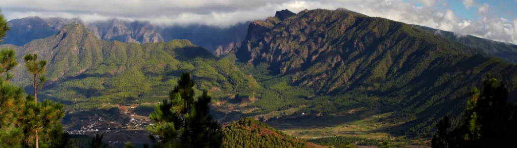 Imagen que muestra la isla de la Palma vista desde el cielo.