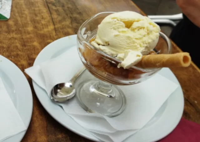 Muestra uno de los postres más típicos de la Palma