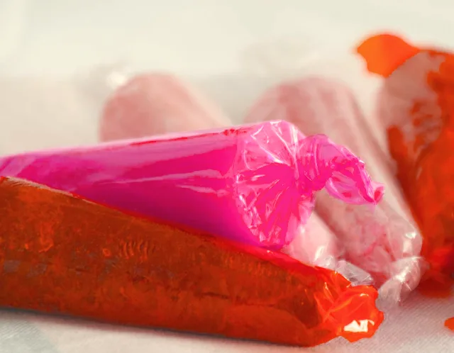 Muestra uno de los dulces más típicos y exclusivos de la Palma. Varias piezas de rapadura.